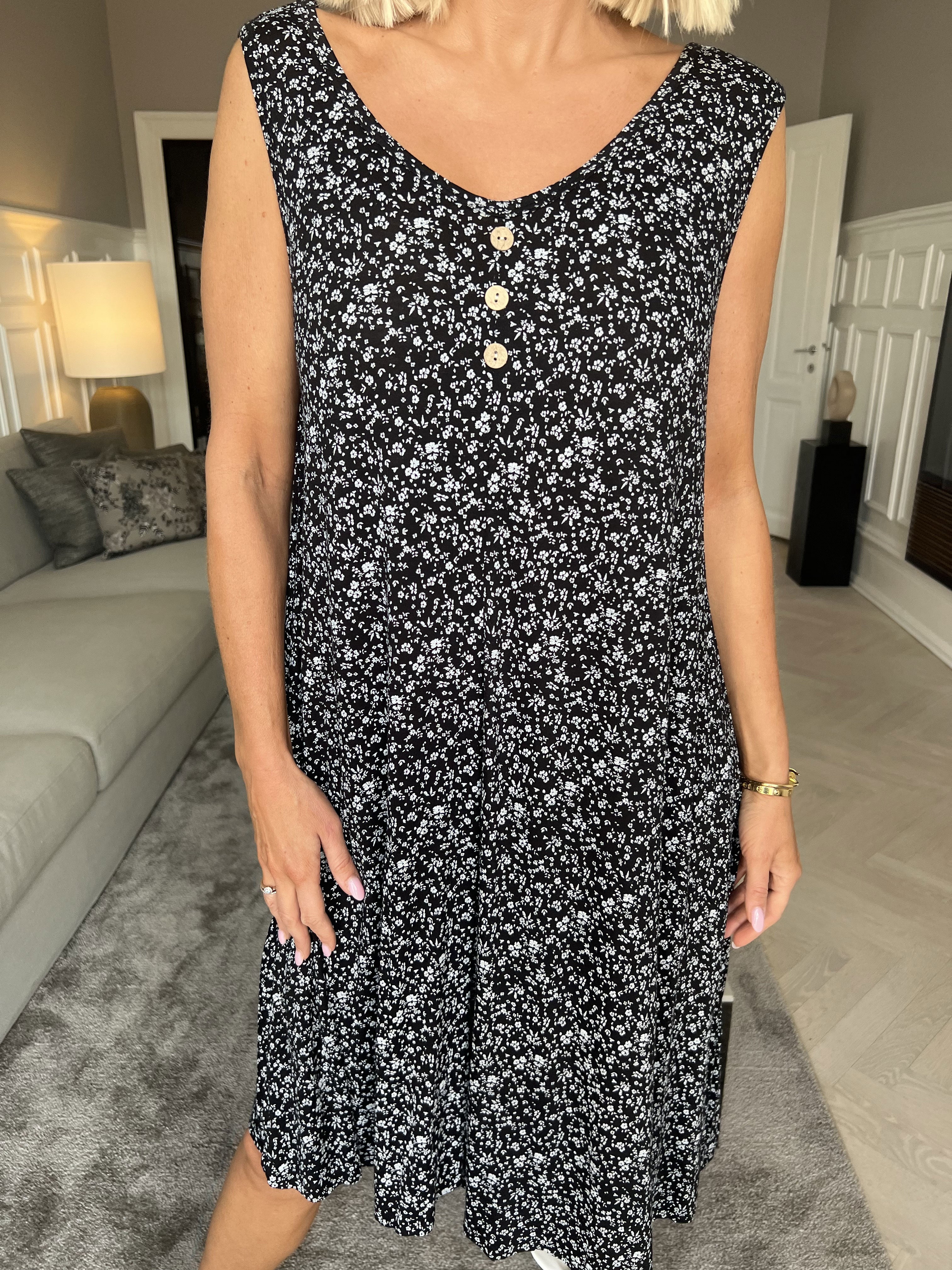 Astrid - Sød sommerkjole i viskose med småt blomsterprint